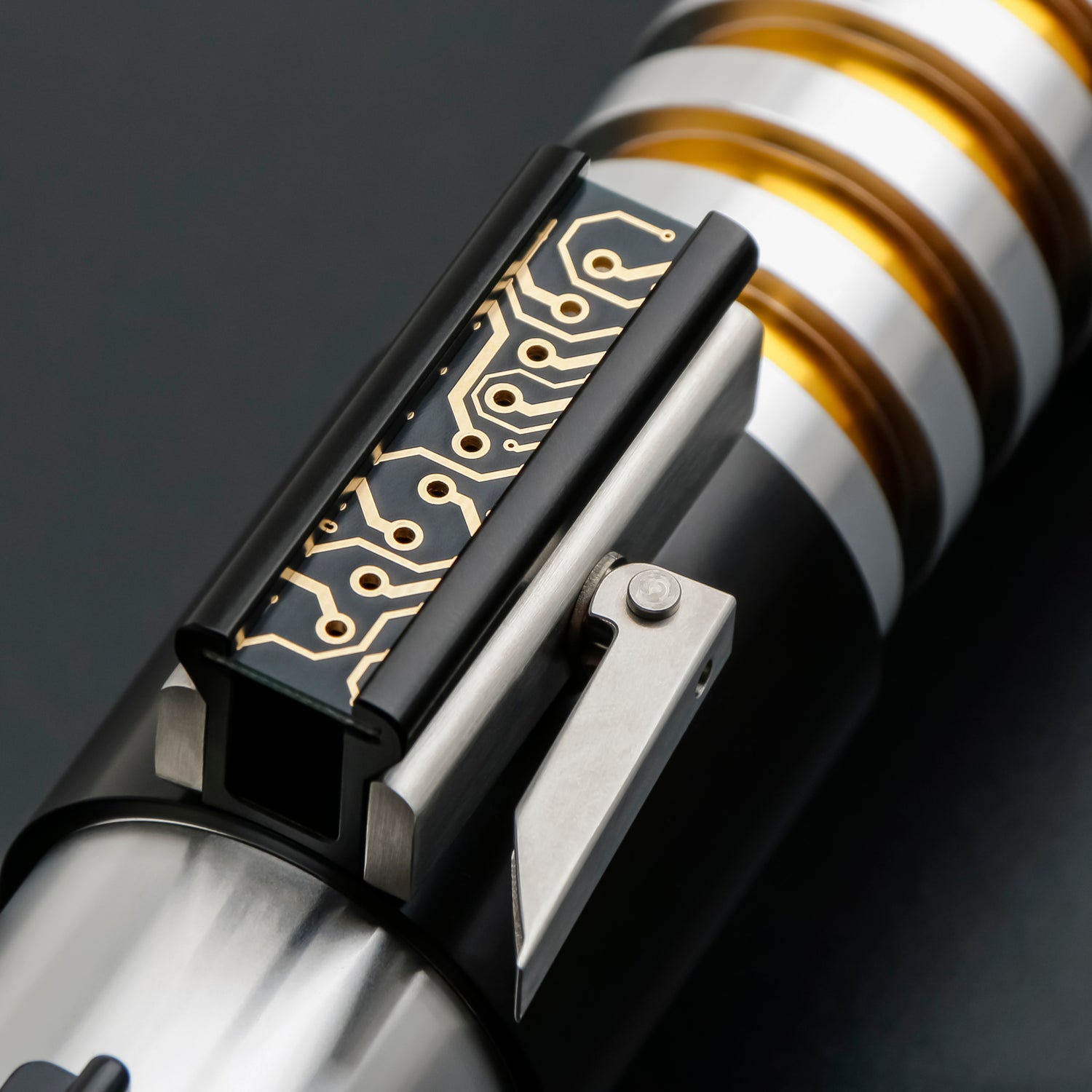 Elzar Mann saber hilt detail