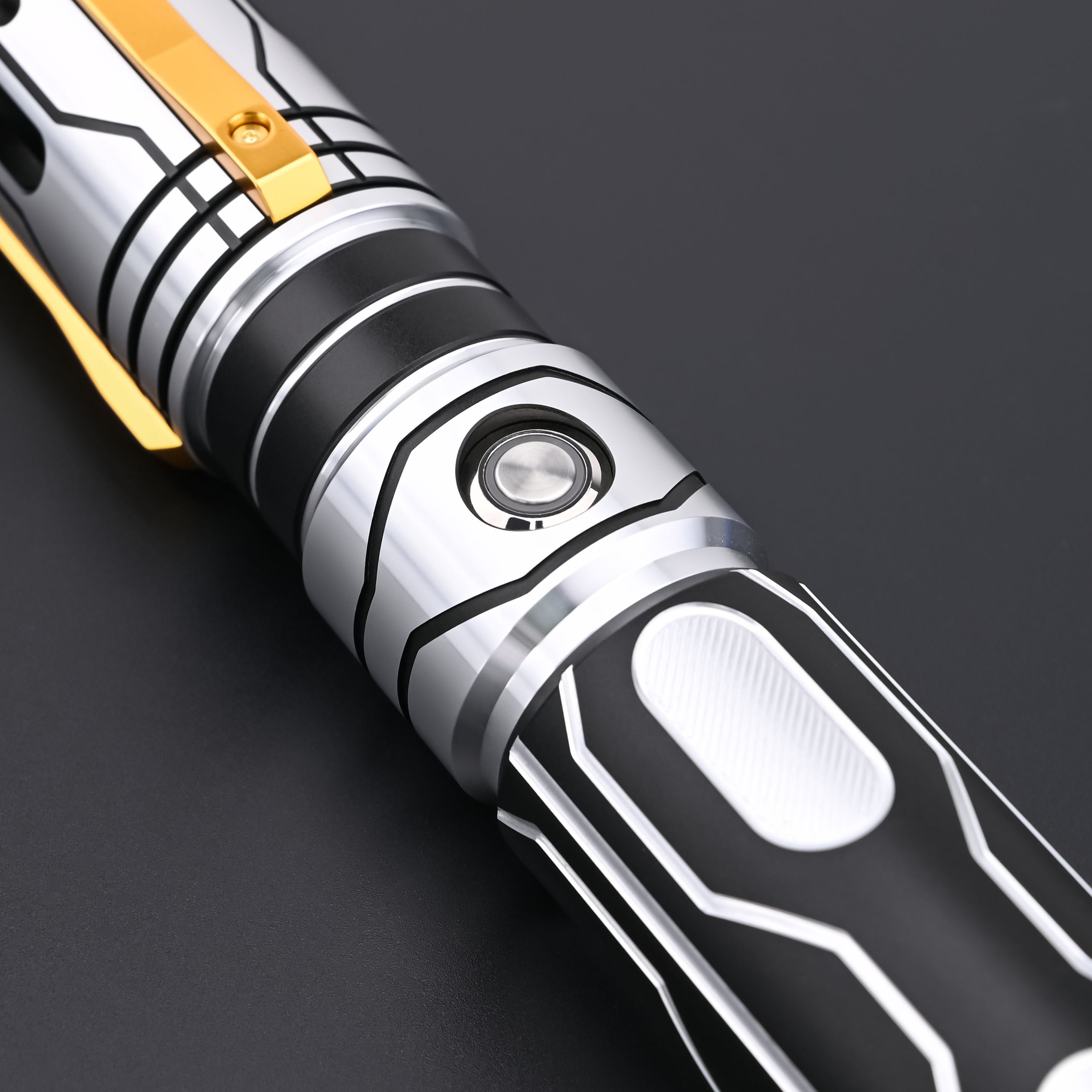 Skyrim Saber Details