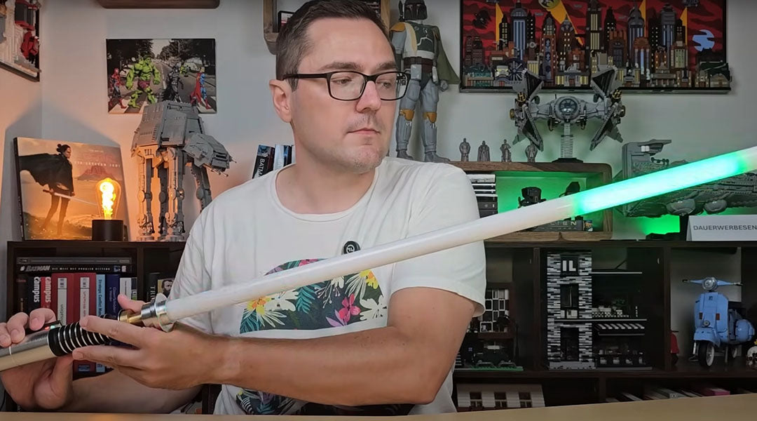 Laden Sie das Video: Lichtschwert Unboxing Testbericht
